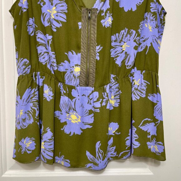 CABI Celebrity Floral Print V-Neck Sleeveless Peplum Top in Olive Green, Lavand - Picture 8 of 13